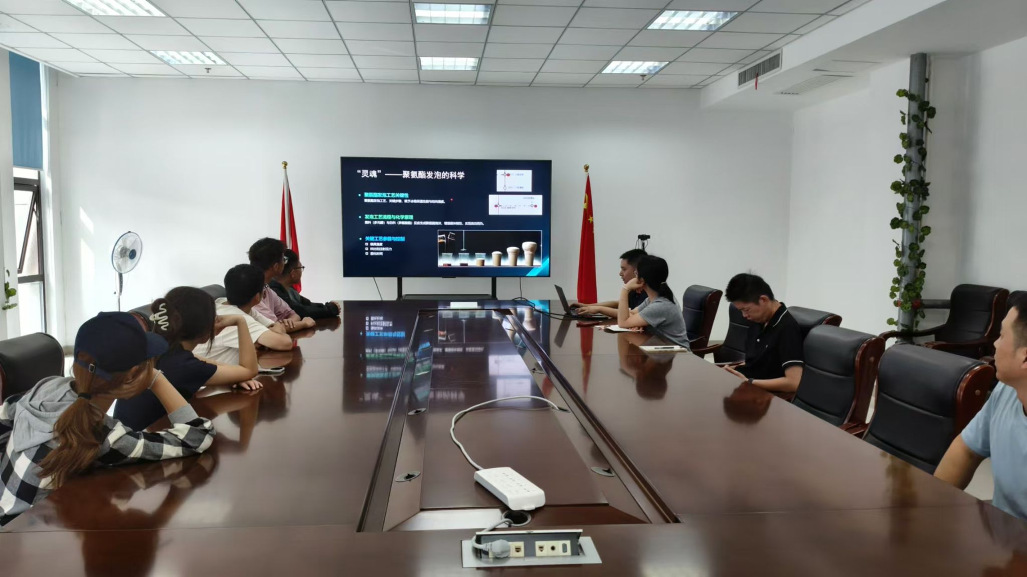 深化产教融合,赋能人才培养:电子信息系师生赴中认倍佳开展企业实践活动